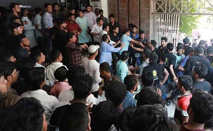 চট্টগ্রামে যুবলীগের সভায় হাতাহাতি