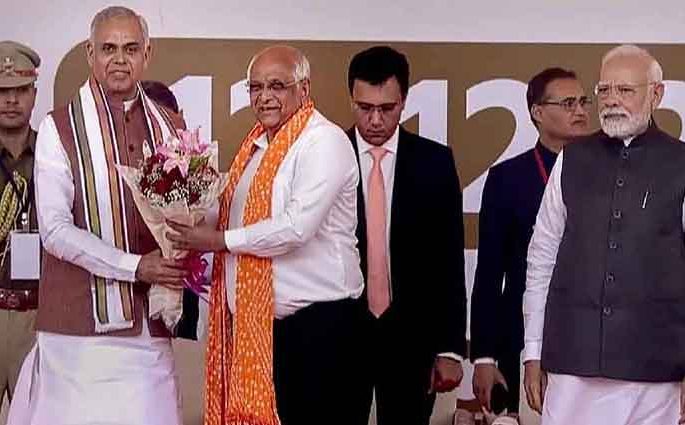 গুজরাটের মুখ্যমন্ত্রীর শপথ নিলেন ভূপেন্দ্র প্যাটেল