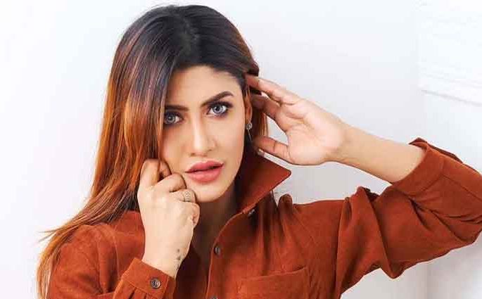 ‘আমি ডাক্তারি পেশায় আছি, নিয়মিত কাজ করা মোটেও সম্ভব নয়’