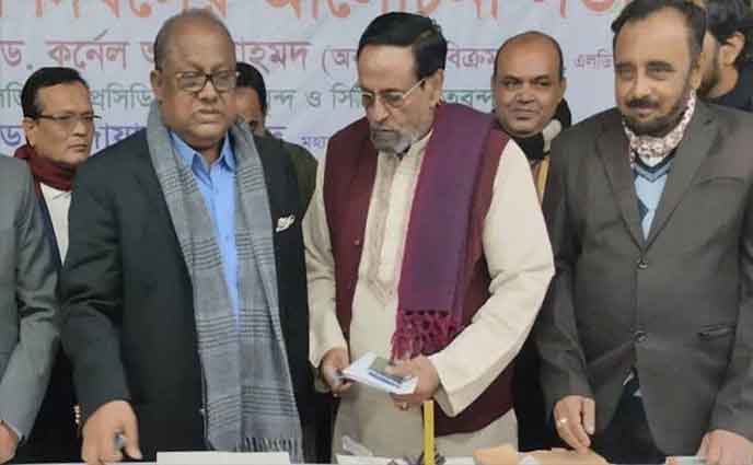 সরকারের পতন এখন সময়ের ব্যাপার মাত্র: কর্নেল অলি