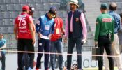 টিকে থাকার ম্যাচে টস হেরে বোলিংয়ে ঢাকা
