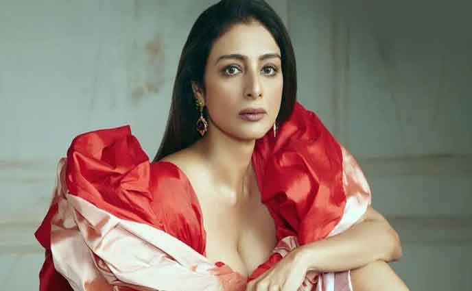 বয়স ৫৩, ক্যামেরার সামনে এখনও তরুণী টাবু
