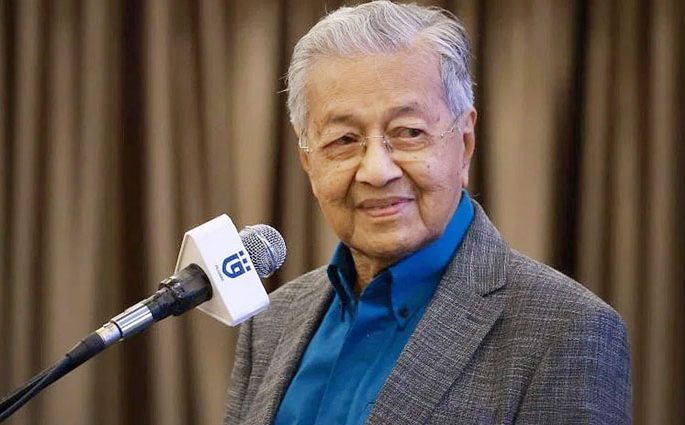 ৯৭ বছর বয়সে নতুন রাজনৈতিক দলে যোগ দিলেন মাহাথির