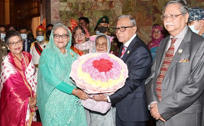 রাষ্ট্রপতির সঙ্গে প্রধানমন্ত্রী ও সাহাবুদ্দিনের সৌজন্য সাক্ষাৎ