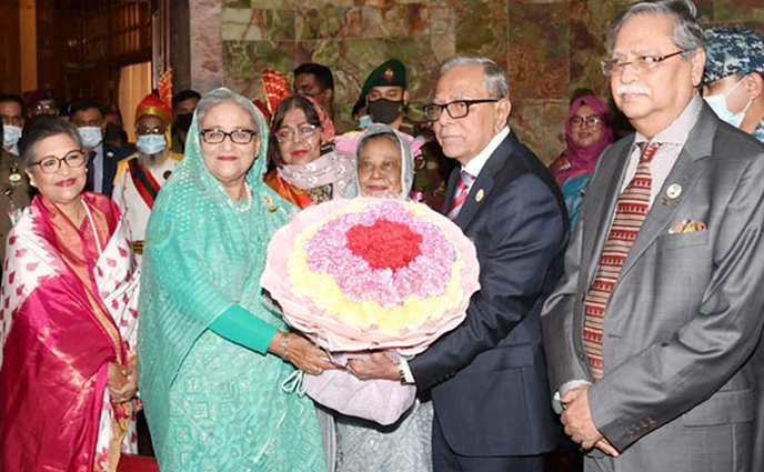 রাষ্ট্রপতির সঙ্গে প্রধানমন্ত্রী ও সাহাবুদ্দিনের সৌজন্য সাক্ষাৎ