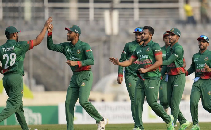 বিশ্ব চ্যাম্পিয়ন ইংল্যান্ডকে ৫০ রানে হারাল বাংলাদেশ