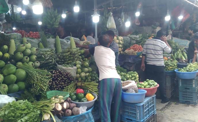 মাছে তো ছোঁয়াই যাচ্ছে না, সবজিতেও আগুন