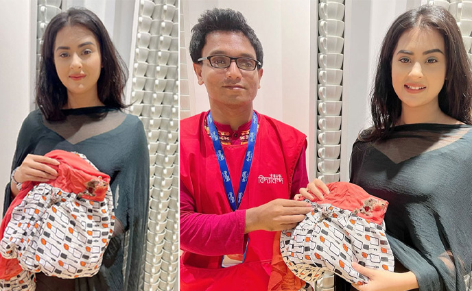 বঙ্গবাজারের পোড়া কাপড় কিনলেন বুবলী