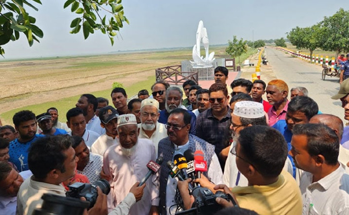 বর্তমান সরকারের লক্ষ্য হচ্ছে কৃষকের পাশে থাকা : খাদ্যমন্ত্রী