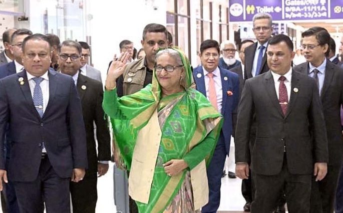 কাতার থেকে দেশে ফিরেছেন প্রধানমন্ত্রী