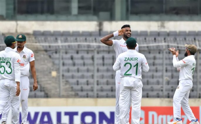 ব্যাট-বোলিং  নৈপুন্যে দ্বিতীয় দিনেই চালকের আসনে বাংলাদেশ