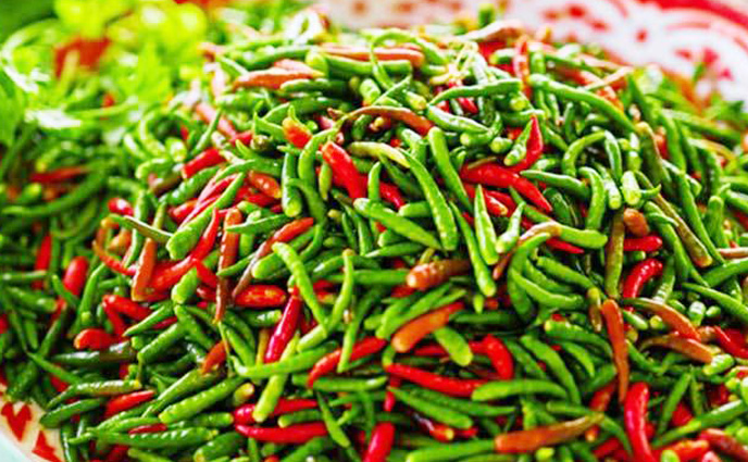 কাঁচা মরিচের কেজি ৫০০ ছুঁই ছুঁই