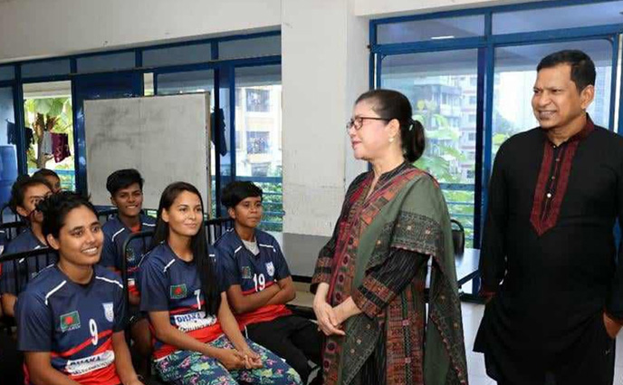 বাফুফে ভবনে সাবিনাদের ঈদ