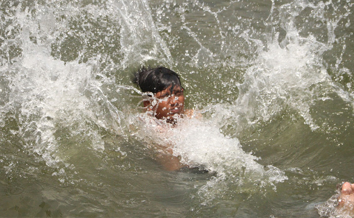 অস্বস্তিকর এই গরম আরও পাঁচ-ছয়দিন