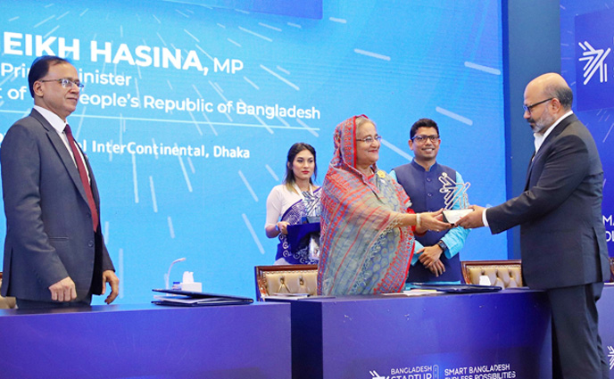 ‘ফিনটেক পাইওনিয়ার’ সম্মাননা পেলো বিকাশ