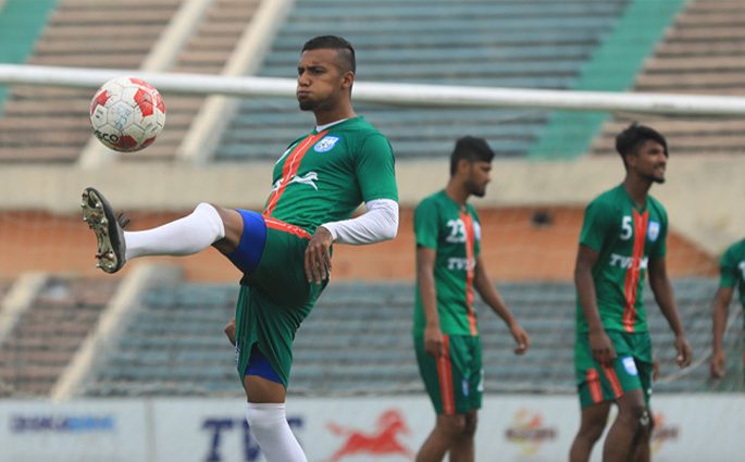 মার্টিনেজের সাক্ষাৎ না পেয়ে হতাশ ফুটবলাররা
