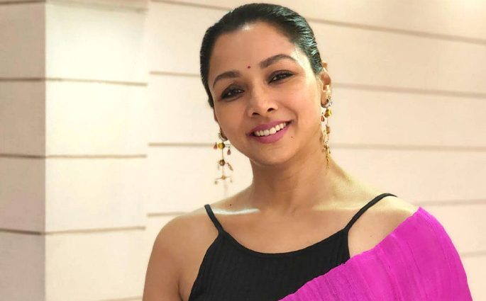 সেরা অভিনেত্রীর পুরস্কার পেলেন রুনা