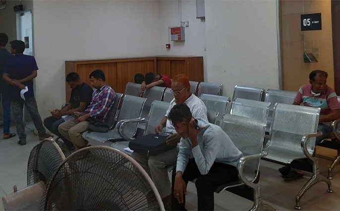 চিকিৎসকদের ধর্মঘট স্থগিত, চলবে চেম্বার-অপারেশন
