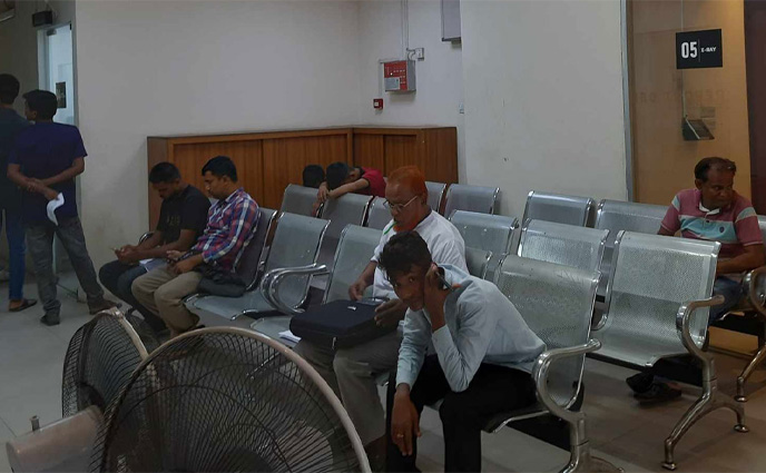 চিকিৎসকদের ধর্মঘট স্থগিত, চলবে চেম্বার-অপারেশন