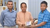চুরি হওয়া ১২ লাখ টাকা জুয়েলার্স মালিককে উদ্ধার করে দিলো ডিবি
