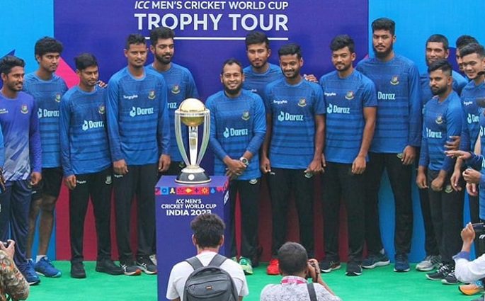 বিশ্বকাপ ট্রফির ছোঁয়া পেলেন টাইগার ক্রিকেটাররা