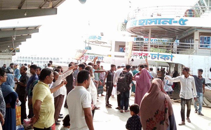 অবরোধের পর বেড়েছে যাত্রী, নির্দিষ্ট সময়ে ছাড়ছে লঞ্চ