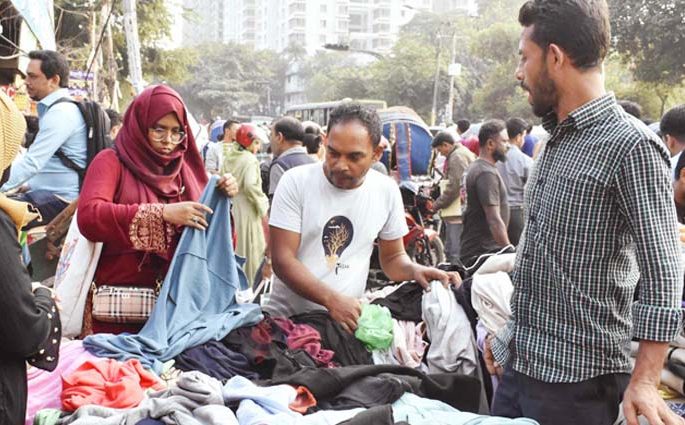 রাজধানীতে জমজমাট শীতের পোশাকের বাজার