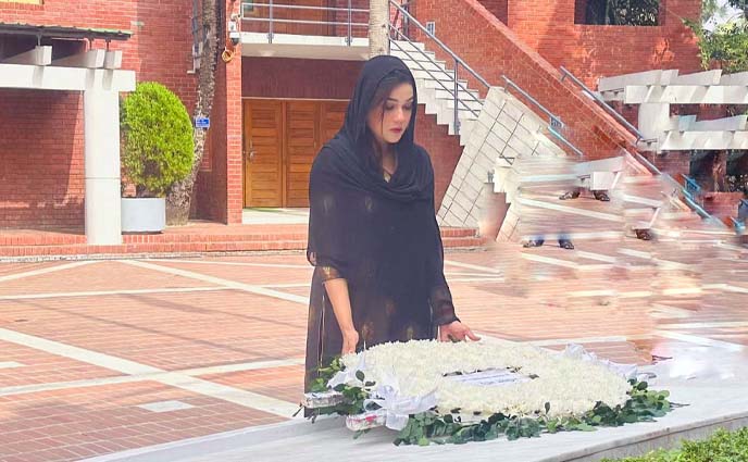 প্রার্থিতা ফিরে পেয়েই বঙ্গবন্ধুর সমাধিস্থলে মাহি