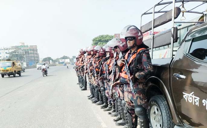সারাদেশে ১৫৪ প্লাটুন বিজিবি মোতায়েন, টহলে র‍্যাবের ৪২৪ দল