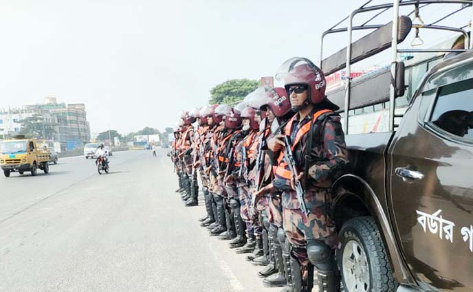 সারাদেশে ১৫৪ প্লাটুন বিজিবি মোতায়েন, টহলে র‍্যাবের ৪২৪ দল