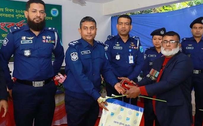গাজীপুরে অবসরপ্রাপ্ত বীরমুক্তিযোদ্ধা পুলিশ সদস্যদের সংবর্ধনা