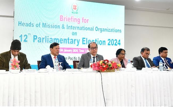 বিদেশি কূটনীতিকরা অবাধ, সুষ্ঠু, নিরপেক্ষ এবং শান্তিপূর্ণ নির্বাচন দেখতে চায় : সিইসি