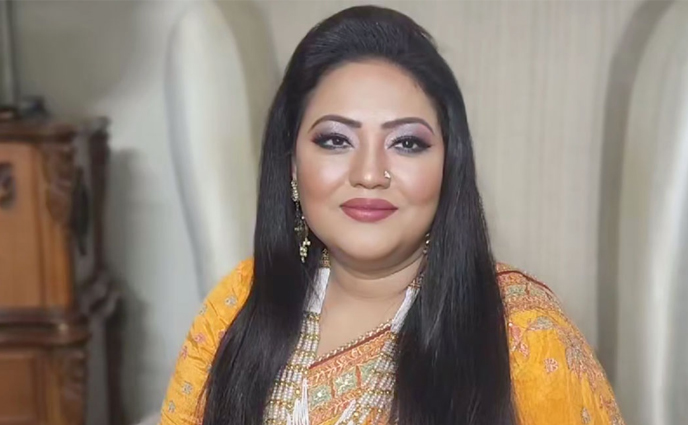 সুযোগ বুঝে আমাকে টেনে হিঁচড়ে নামিয়ে দিচ্ছে : মমতাজ