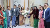 প্রধানমন্ত্রীকে অভিনন্দন জানালেন শিল্পীরা