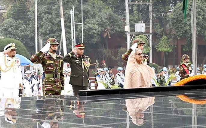 শিখা অনির্বাণে বীর শহীদদের প্রতি প্রধানমন্ত্রীর শ্রদ্ধা