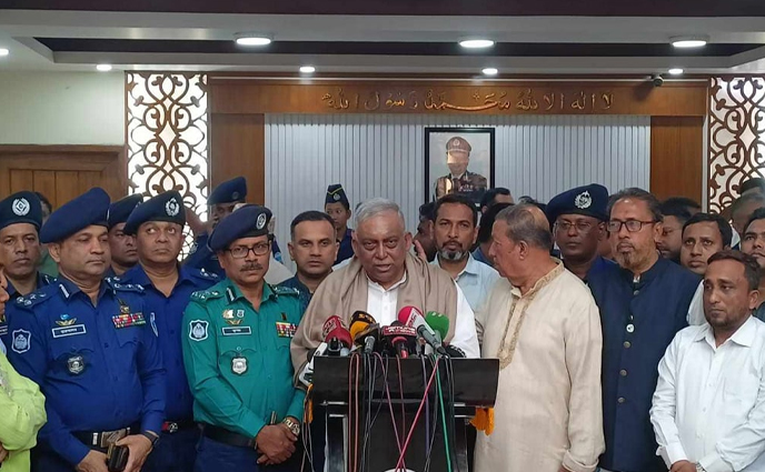 মিয়ানমার সীমান্তে বিজিবির ফোর্স বাড়িয়েছি, অস্ত্র নিয়ে ঢোকার সুযোগ নেই : স্বরাষ্ট্রমন্ত্রী