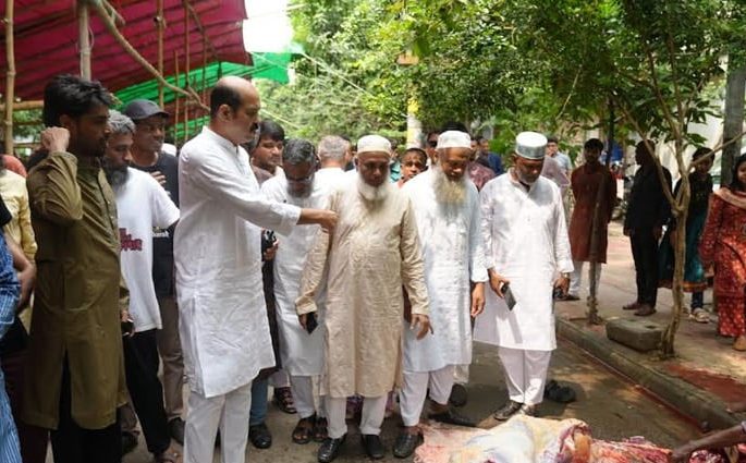 কোরবানির বর্জ্য অপসারণ কার্যক্রম উদ্বোধন করেছেন ডিএনসিসি মেয়র