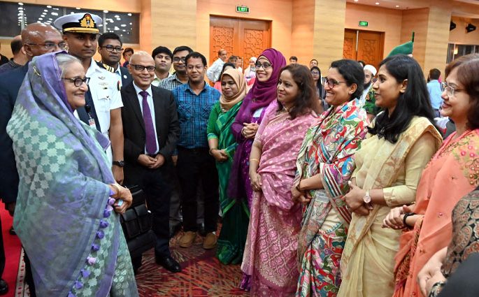 প্রধানমন্ত্রীর বাজেট পরবর্তী নৈশভোজে যোগদান