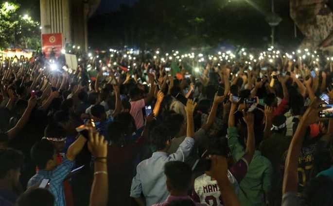 পুলিশ-ছাত্রলীগের চোখরাঙানির মধ্যেই উত্তাল কোটাবিরোধী আন্দোলন