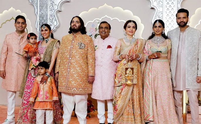 বিনা দাওয়াতে আম্বানির ছেলের বিয়েতে গিয়ে গ্রেপ্তার ইউটিউবার
