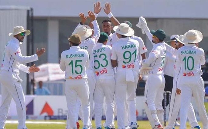 শরিফুল-হাসানের ধাক্কা সামলে পাকিস্তানের লড়াই