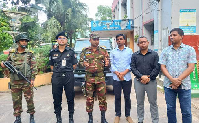 শ্রীমঙ্গলে সেনাবাহিনীর সহায়তায় পুলিশিং কার্যক্রম শুরু