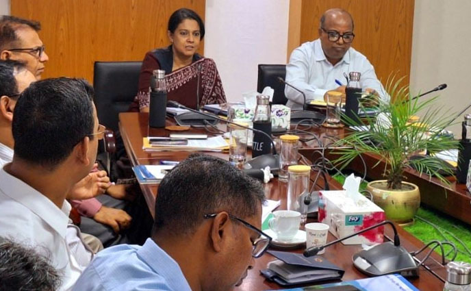 উজানের দেশগুলোর কাছে বন্যা পূর্বাভাসের তথ্য চাওয়া হবে : পানি সম্পদ উপদেষ্টা