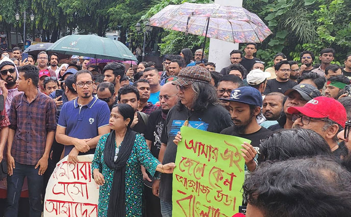 ‘আর একটা গুলি যেন না চলে’, রাজপথে সংগীতশিল্পীরা