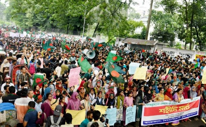 ‘শহিদি মার্চে’ সব বয়সী, বর্ণের মানুষের অংশ গ্রহণ
