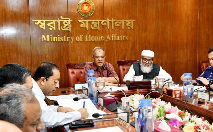 শান্তিপূর্ণ পরিবেশে দুর্গাপূজা অনুষ্ঠানের লক্ষ্যে প্রয়োজনীয় পদক্ষেপ নেওয়া হচ্ছে : স্বরাষ্ট্র উপদেষ্টা
