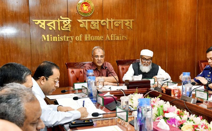 শান্তিপূর্ণ পরিবেশে দুর্গাপূজা অনুষ্ঠানের লক্ষ্যে প্রয়োজনীয় পদক্ষেপ নেওয়া হচ্ছে : স্বরাষ্ট্র উপদেষ্টা
