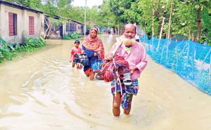 অকাল বন্যায় উত্তরে ডুবল লোকালয়