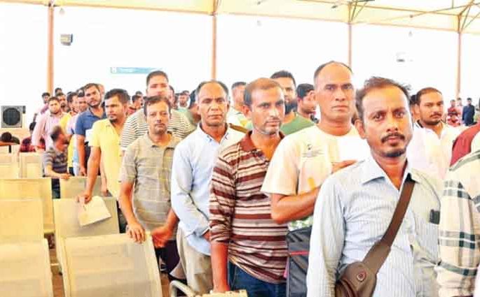 আমিরাতে বৈধ হওয়ার চেষ্টায় বাংলাদেশিরা