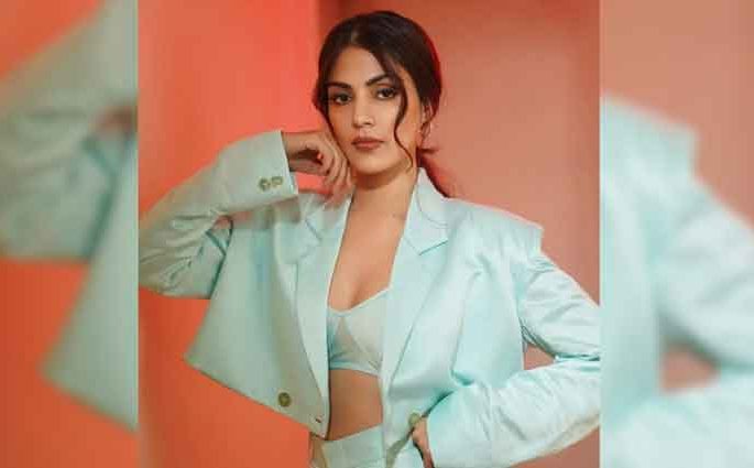 বিতর্কে জড়ালেন রিয়া চক্রবর্তী